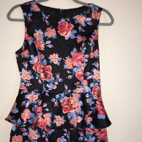 Dress - Picture 4 of 5